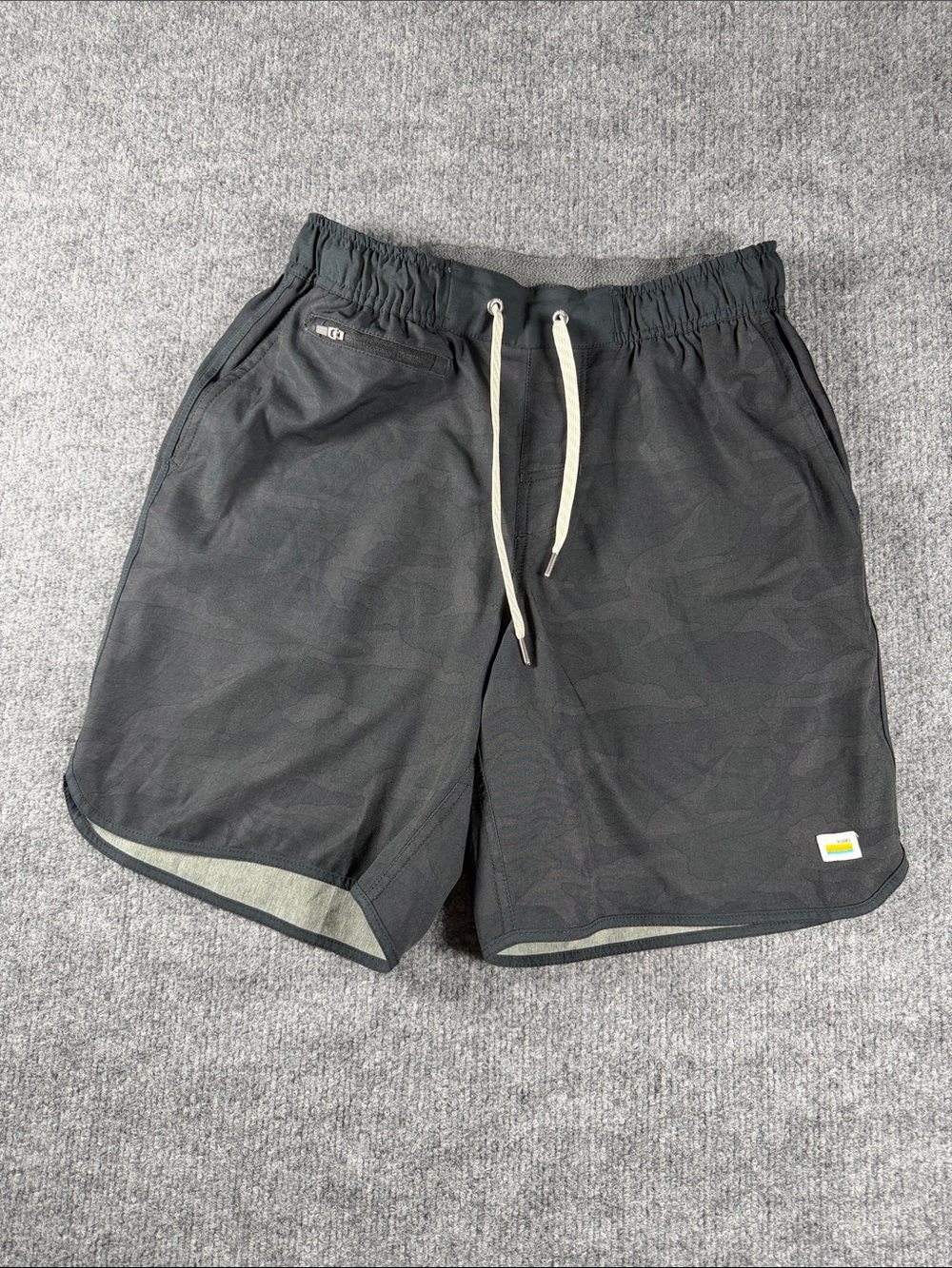 Vuori Men's Banks Unlined Short